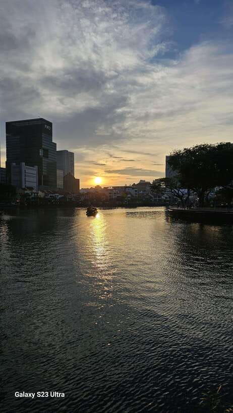 Singapore Twilights with River Cruise & Light Shows - Pickup and Clarke Quay: Starting the Night Without Logistics Headaches