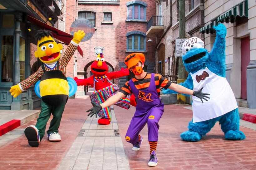 Singapore: Universal Studios Singapore Entry Ticket - Food, Breaks, and Beating the Heat in Singapore