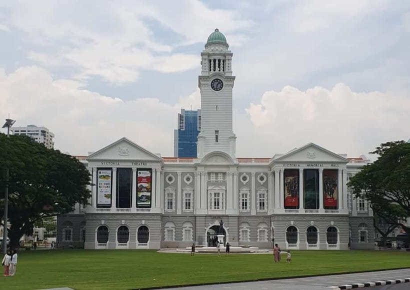 Singapore: Walking City Tour with Local Tourist Guide - Chinatown: guided wandering plus a local snack or drink break