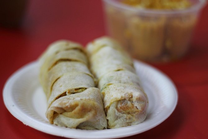 Singapore's Chinatown "Off The Beaten Track" Foodie Tour - Hawker Center Tastings: Singapore Classics, Explained Like a Local