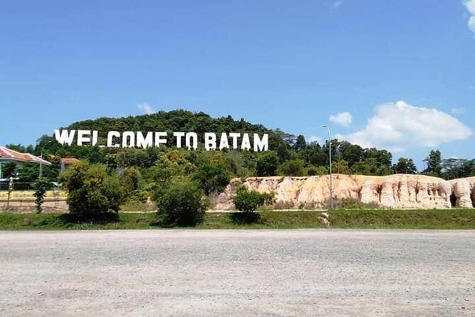 SMALL GROUP: Batam day tour with Ferry, 1-hour Massage, and Lunch from Singapore - Balinese-style Pura Agung Amerta Buana: photostop, not a full visit