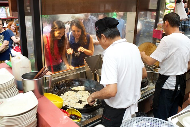Small Group: Michelin and Local Hawker Food Tour with 9 tastings - Starting at New Bridge Road: the Chinatown setup that makes this work