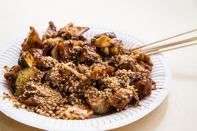 Small Group: Michelin and Local Hawker Food Tour with 9 tastings - How to show up well: weather, footwear, and pacing