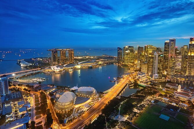 (Small Group) Night Wonders of Singapore: Cruise & Light Shows - A 6:30 pm night route built for first-timers