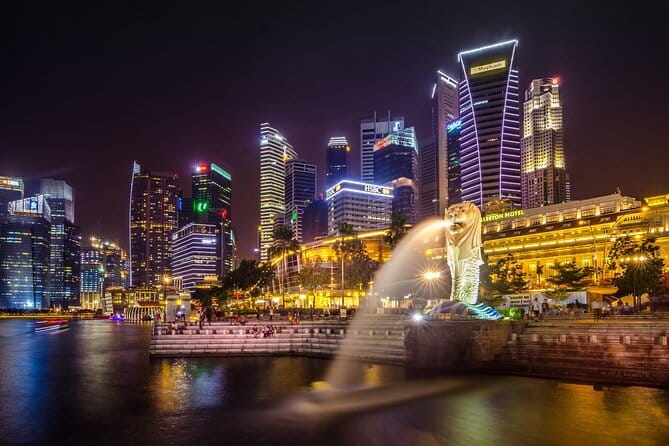 (Small Group) Night Wonders of Singapore: Cruise & Light Shows - Singapore River cruise: why water photos look better