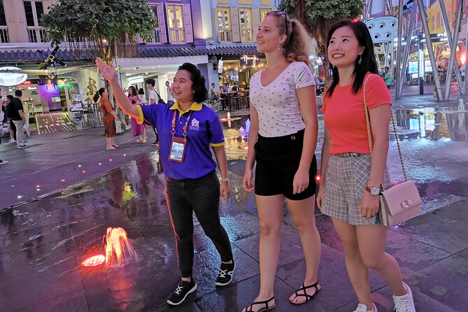 Small Group: Singapore Street Food & Night Tour with 9 tastings - Circular Road Indian Stop and the Fullerton Hotel Photo Moment