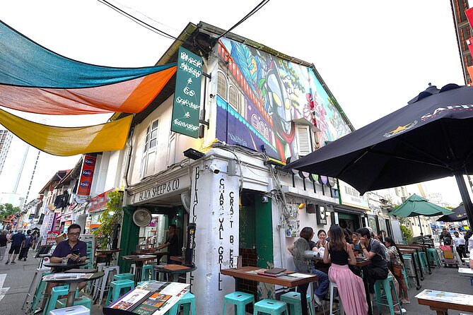 Thread of Faith and Fabric: Singapore Kampong Glam Walking Tour - Murals, Hidden Corners, and the Indie Shop Mood