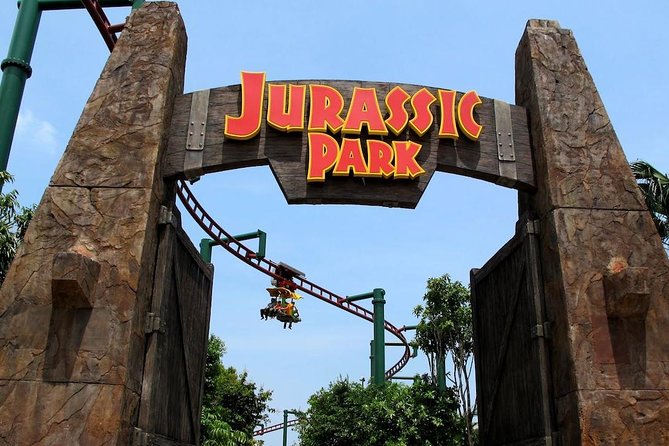Universal Studios Singapore + Roundtrip Transfers - Park size is manageable, but queues still matter