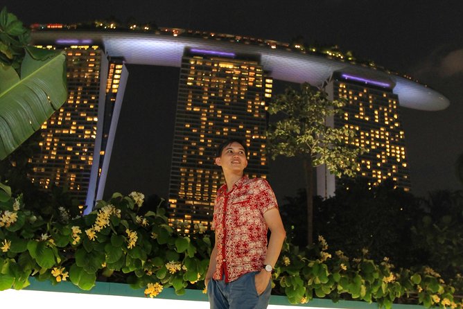 Vacation Photographer in Singapore - Art Science Museum, Louis Vuitton Building, and Helix Bridge Views