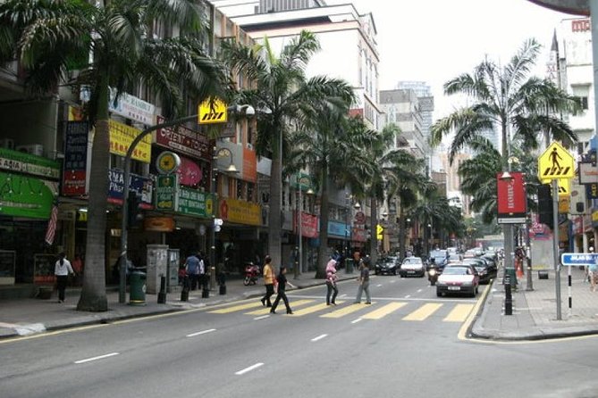 Your Private Kuala Lumpur Day: 16hr Hightlights Tour from Sg - Batu Caves: photos first, then the Hindu shrine experience